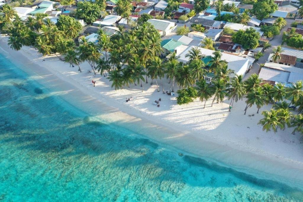 10 Best Local Islands for First-Time Maldives Visitors (2025 Guide) - Image from Dharavandhoo Beach