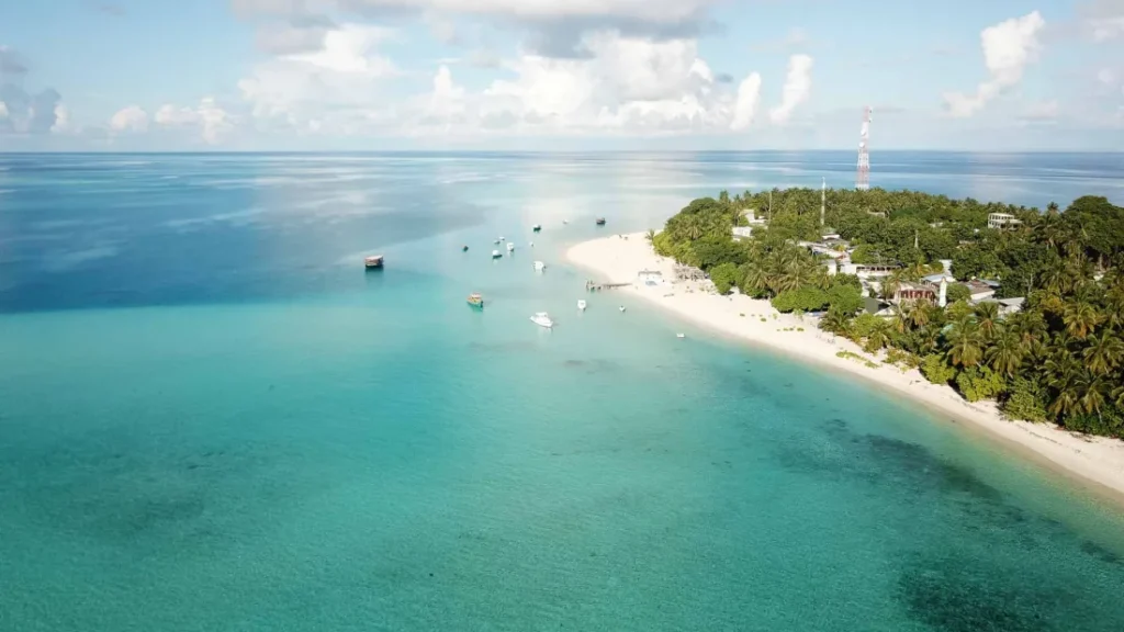 10 Best Local Islands for First-Time Maldives Visitors (2025 Guide) - Image of Fulidhoo Island of Maldives